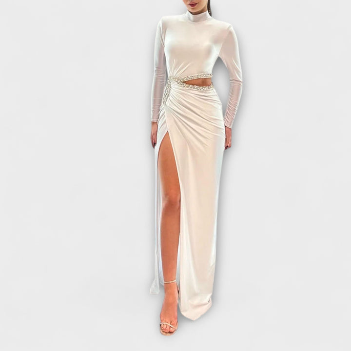Selah | Robe blanche à manches longues, taille échancrée et strass