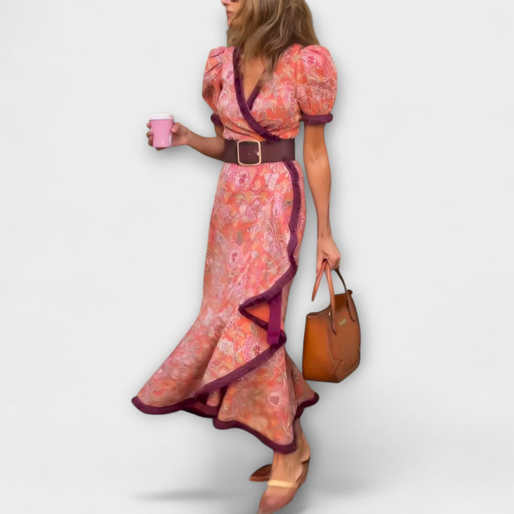 Élégante robe maxi rose à manches courtes