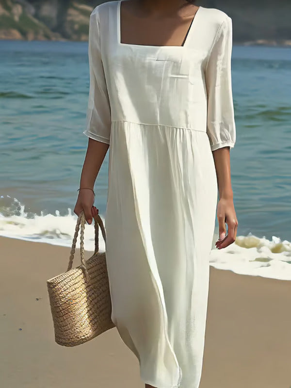 Robe blanche brodée à la coupe légère