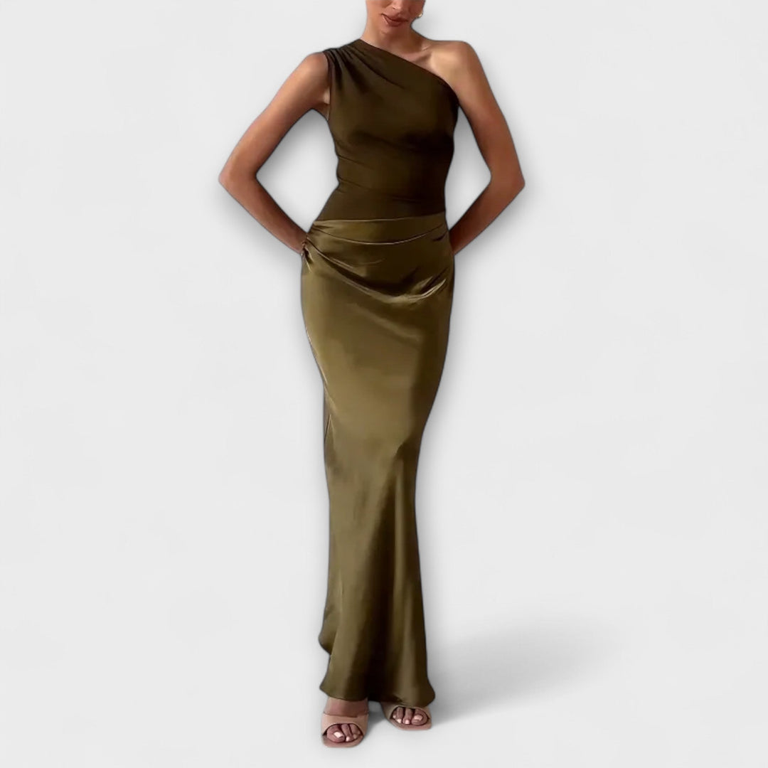 Élégante robe maxi plissée à une épaule