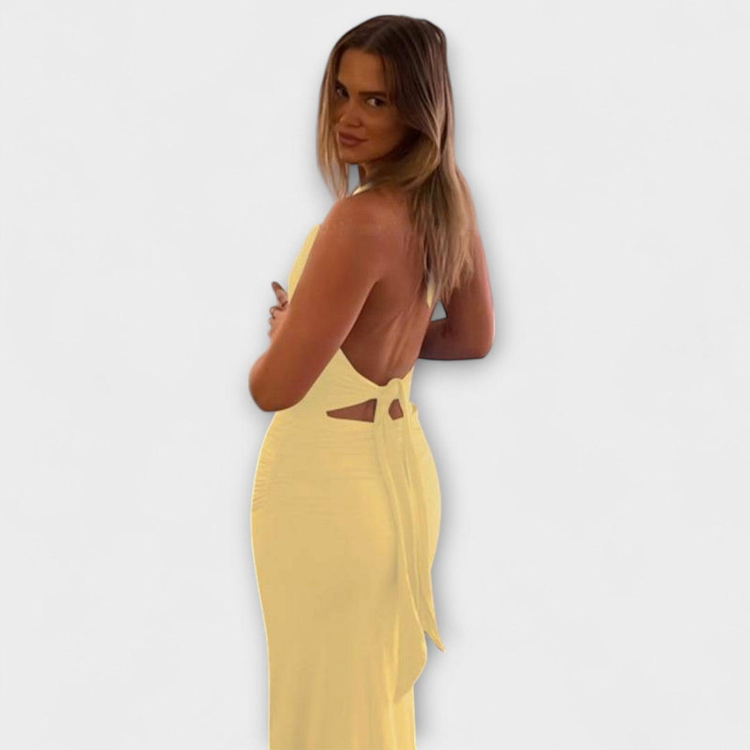 Robe de gala raffinée dos nu à col licou