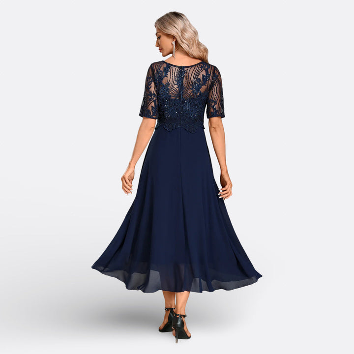 Mariana | Robe en dentelle bleu marine à manches courtes