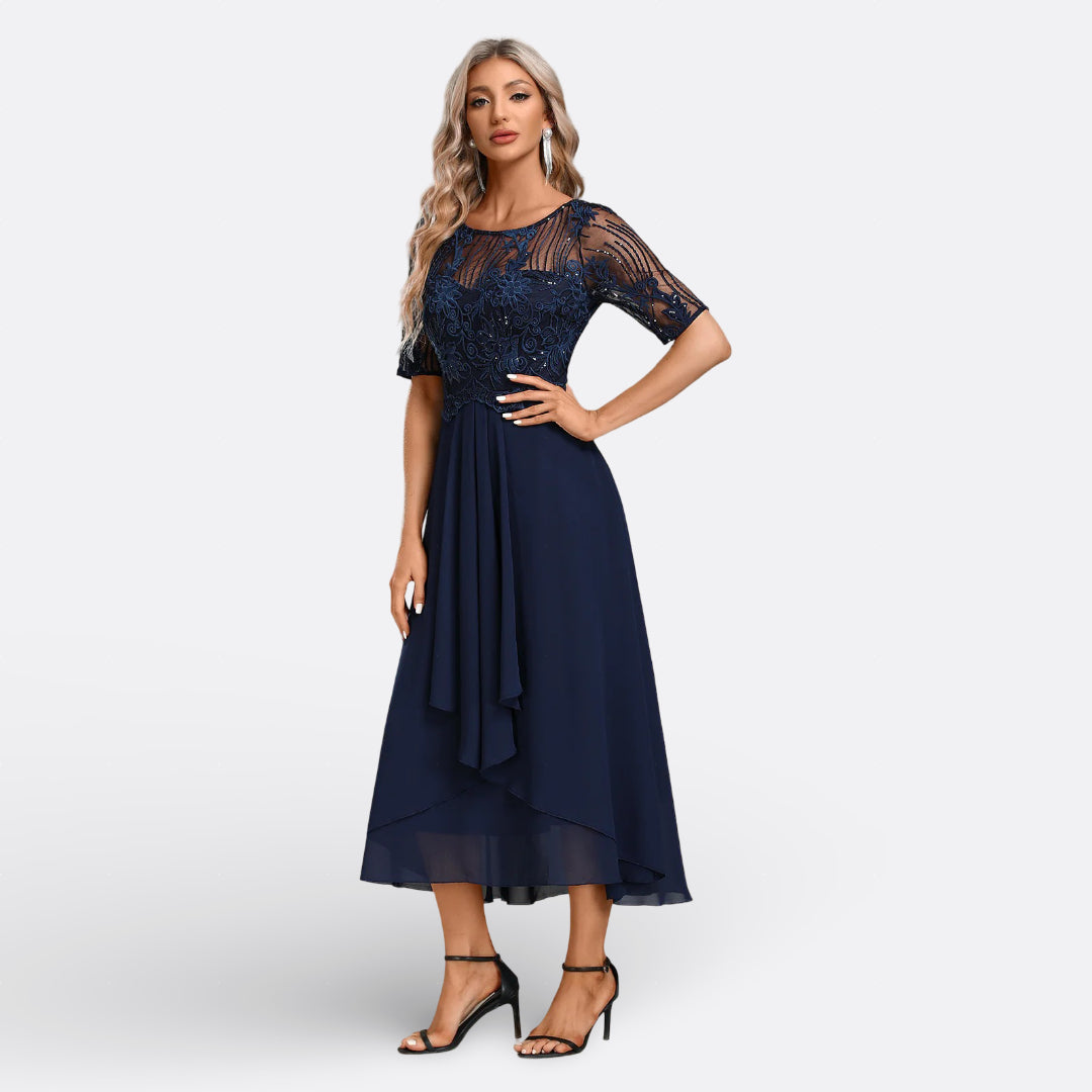 Mariana | Robe en dentelle bleu marine à manches courtes