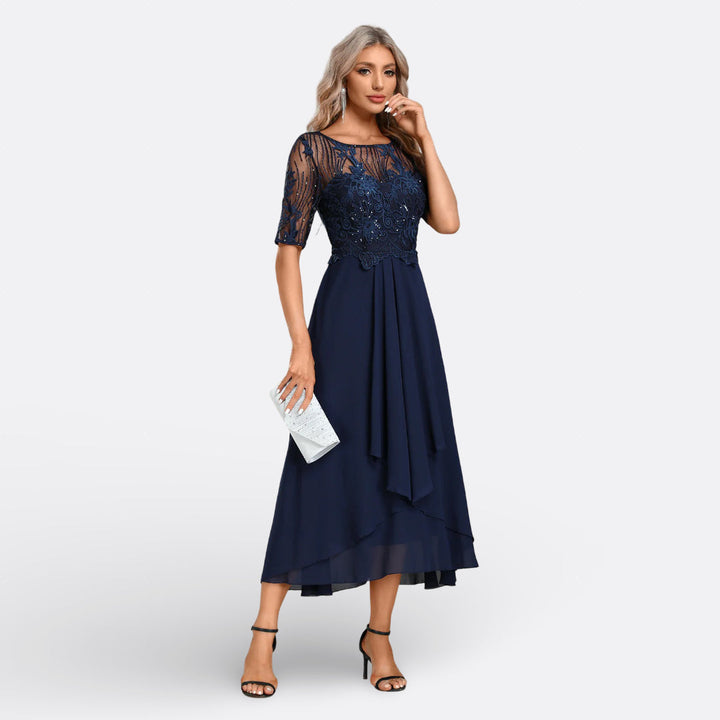 Mariana | Robe en dentelle bleu marine à manches courtes