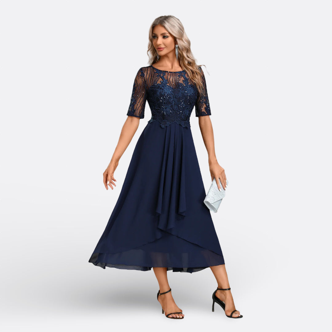 Mariana | Robe en dentelle bleu marine à manches courtes