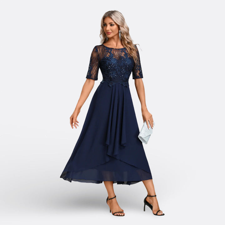Mariana | Robe en dentelle bleu marine à manches courtes