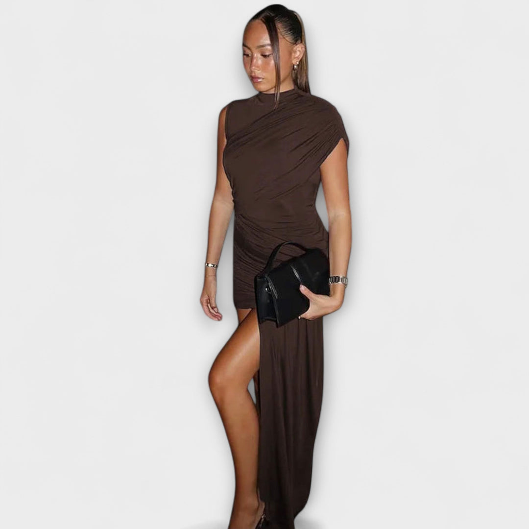 Lila | Robe chic cintrée à col rond et plissé