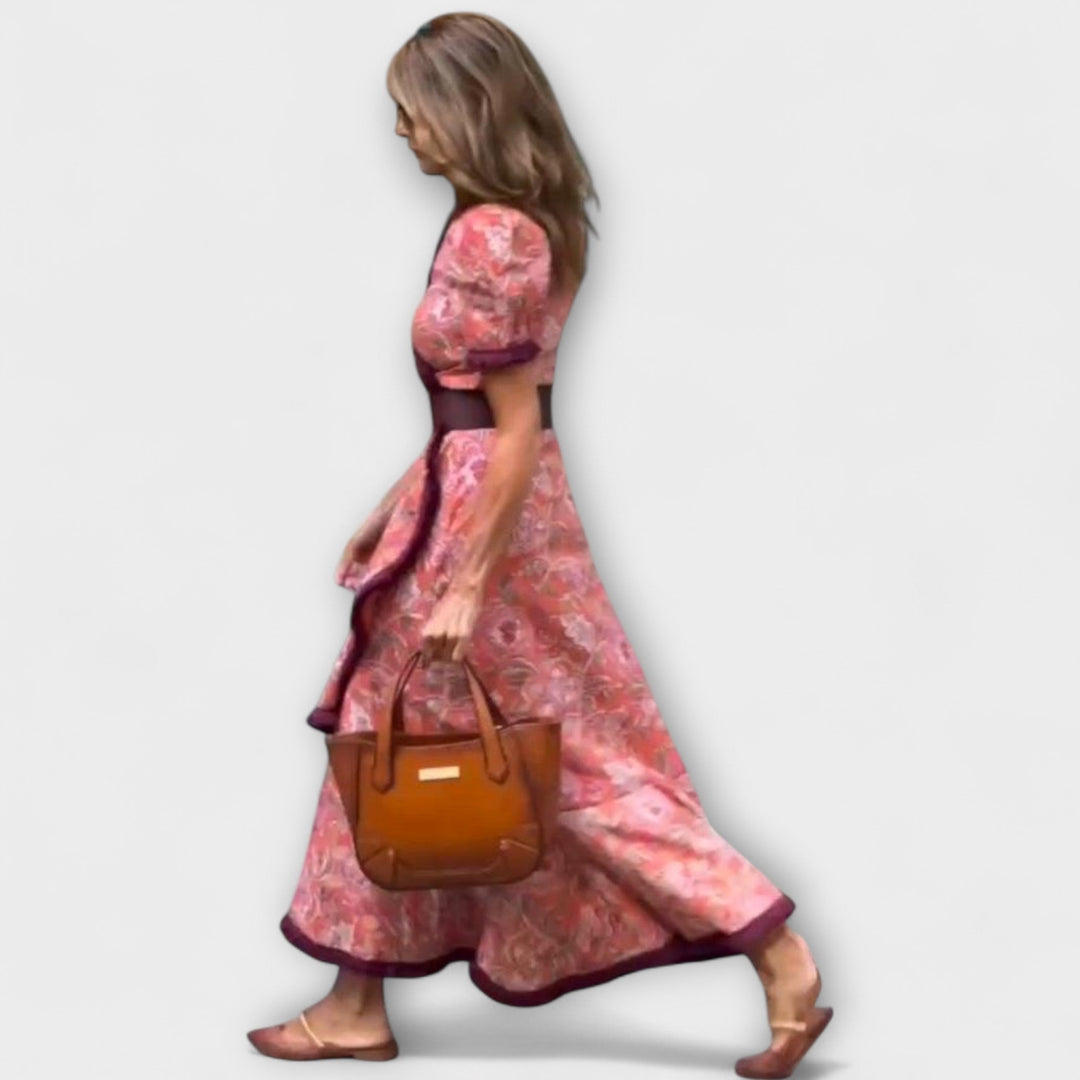 Élégante robe maxi rose à manches courtes