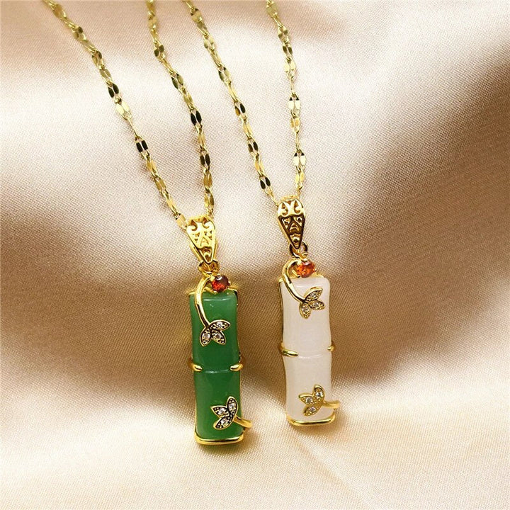 Collier à amulette en jade