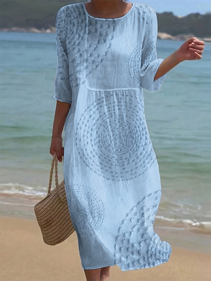 Robe brodée disponible en plusieurs couleurs