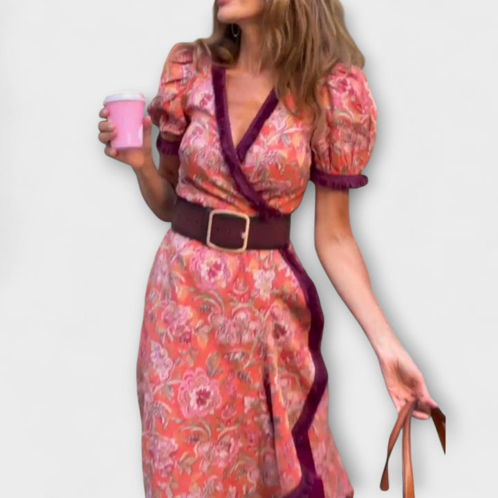 Élégante robe maxi rose à manches courtes