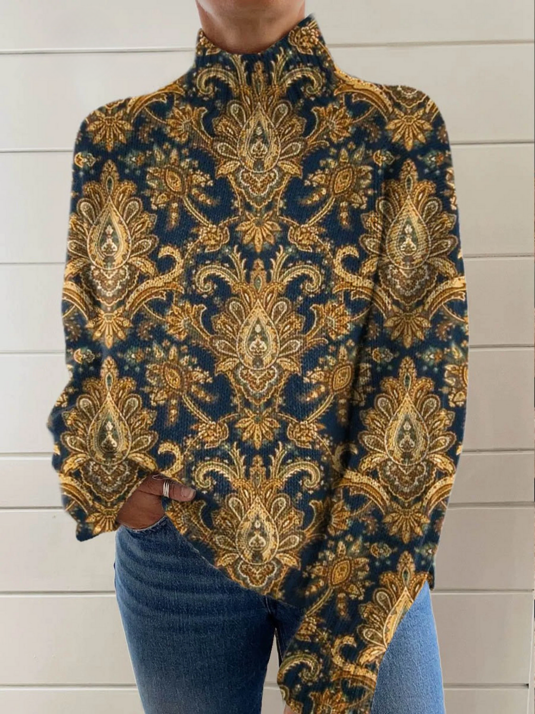 Selina - Pull à col roulé bleu marine à ornements dorés