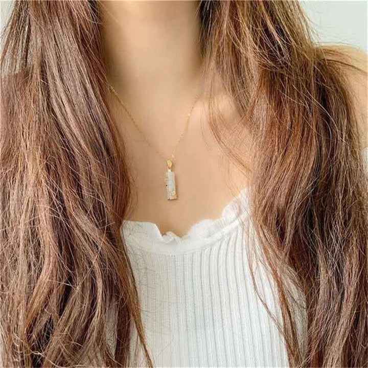 Collier à amulette en jade