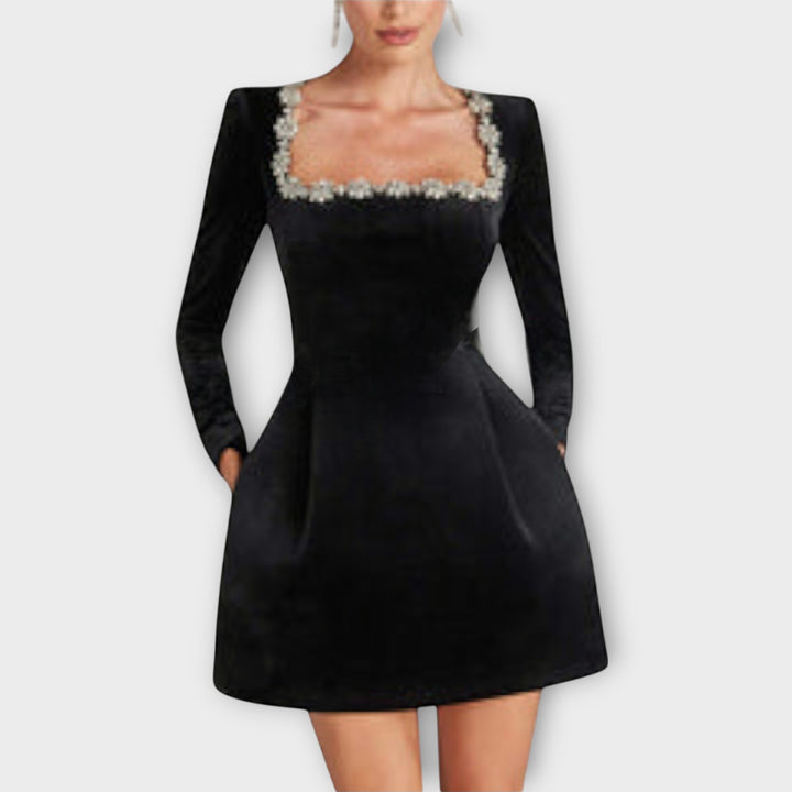 Wren - Mini-robe en velours ornée de bijoux