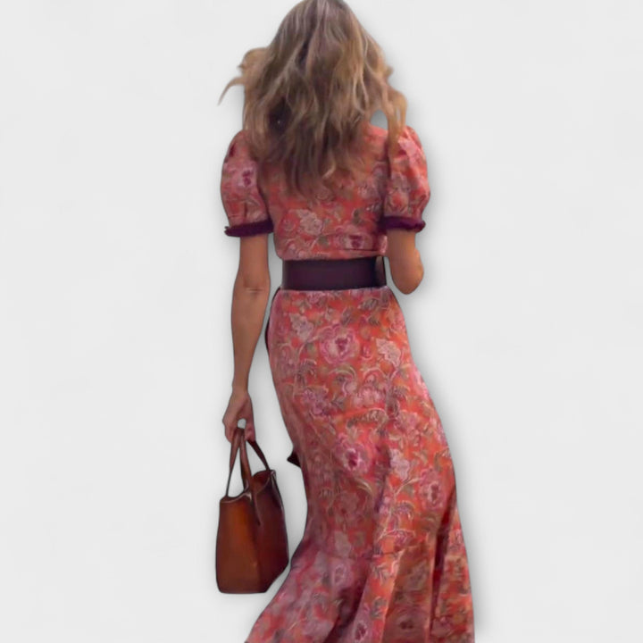 Élégante robe maxi rose à manches courtes