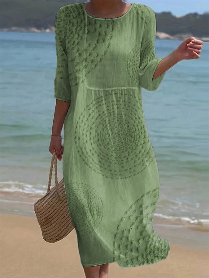 Robe brodée disponible en plusieurs couleurs