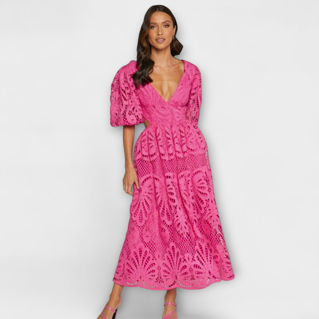 Élégante robe aux détails délicats