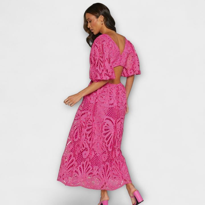 Élégante robe aux détails délicats