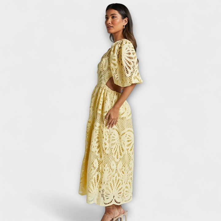 Élégante robe aux détails délicats