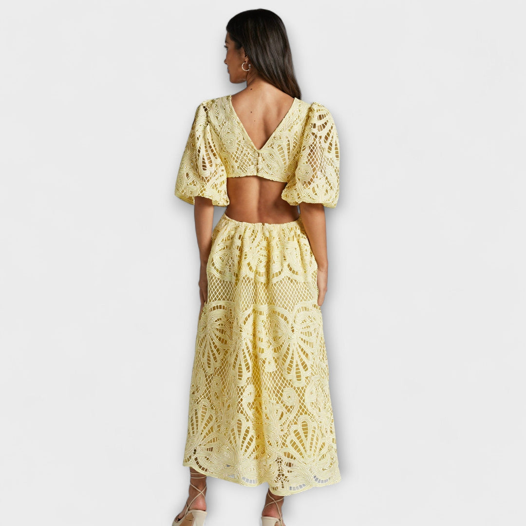Élégante robe aux détails délicats