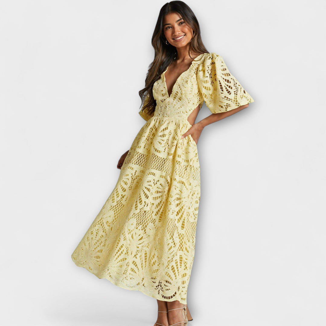 Élégante robe aux détails délicats