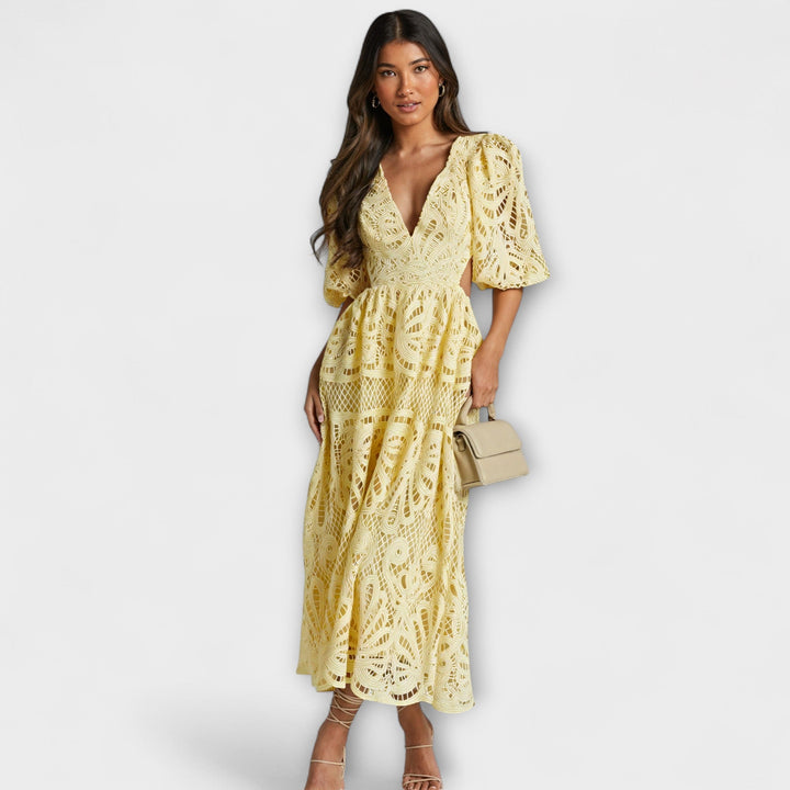 Élégante robe aux détails délicats