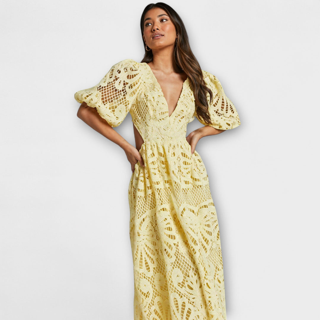 Élégante robe aux détails délicats