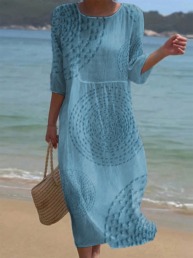Robe brodée disponible en plusieurs couleurs
