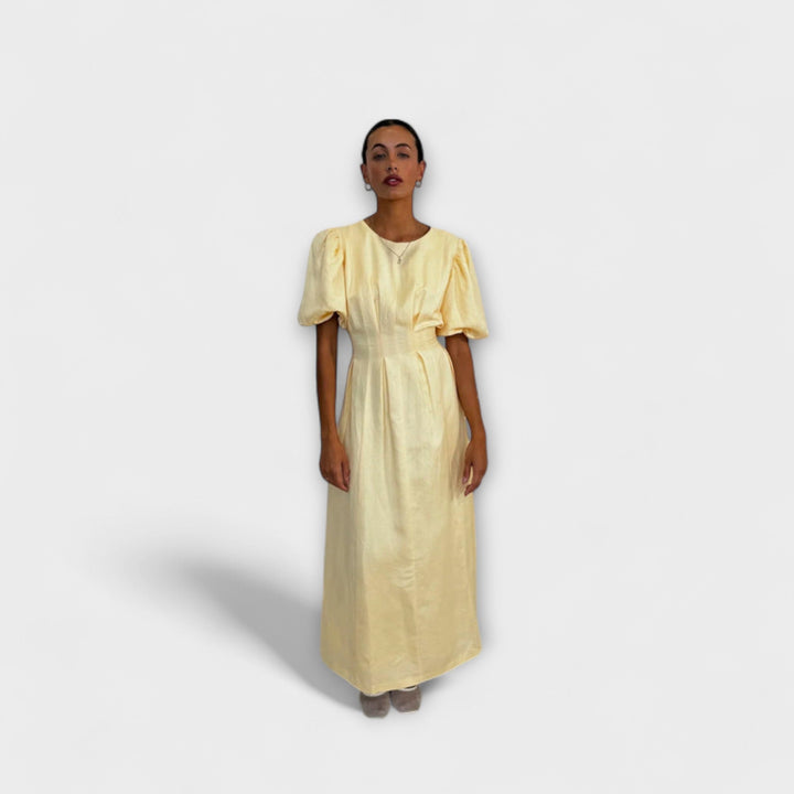 Josephine | Robe maxi jaune beurre au design aérien