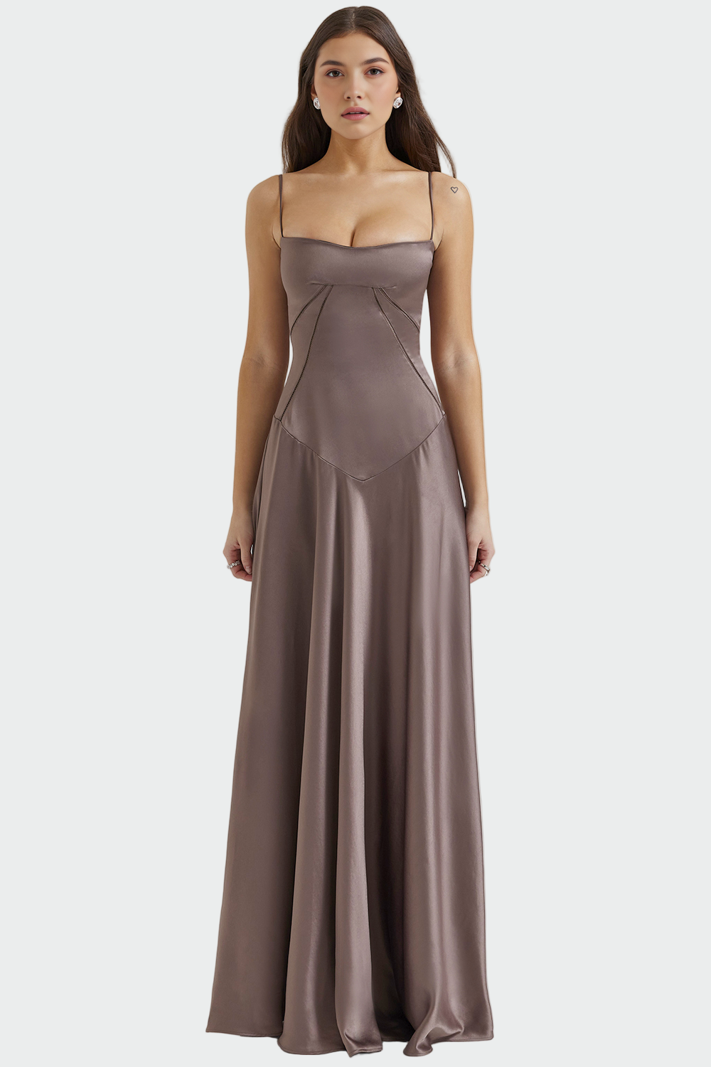 Viktoria | Robe maxi en satin à fines bretelles
