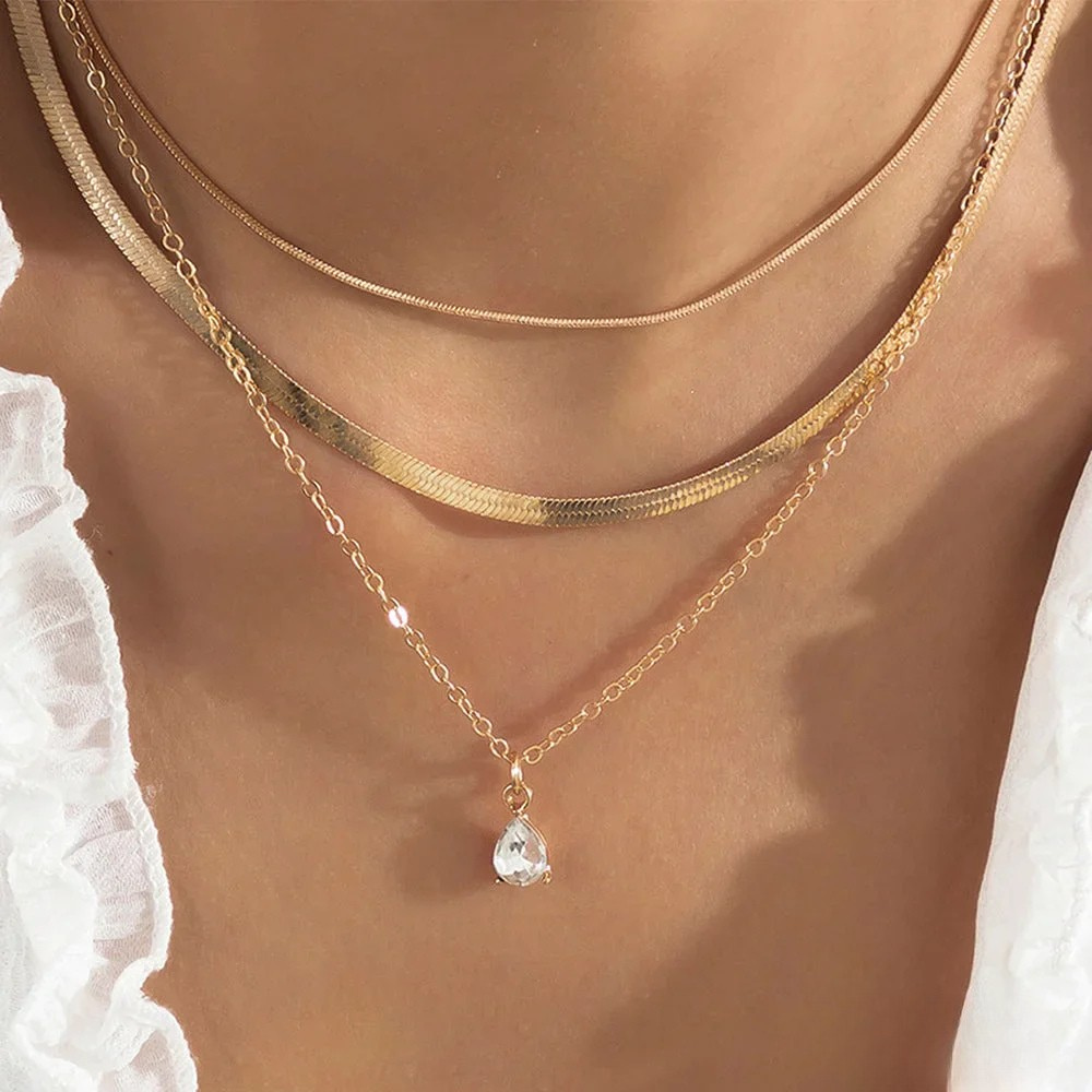 Collier à plusieurs rangs avec pendentif