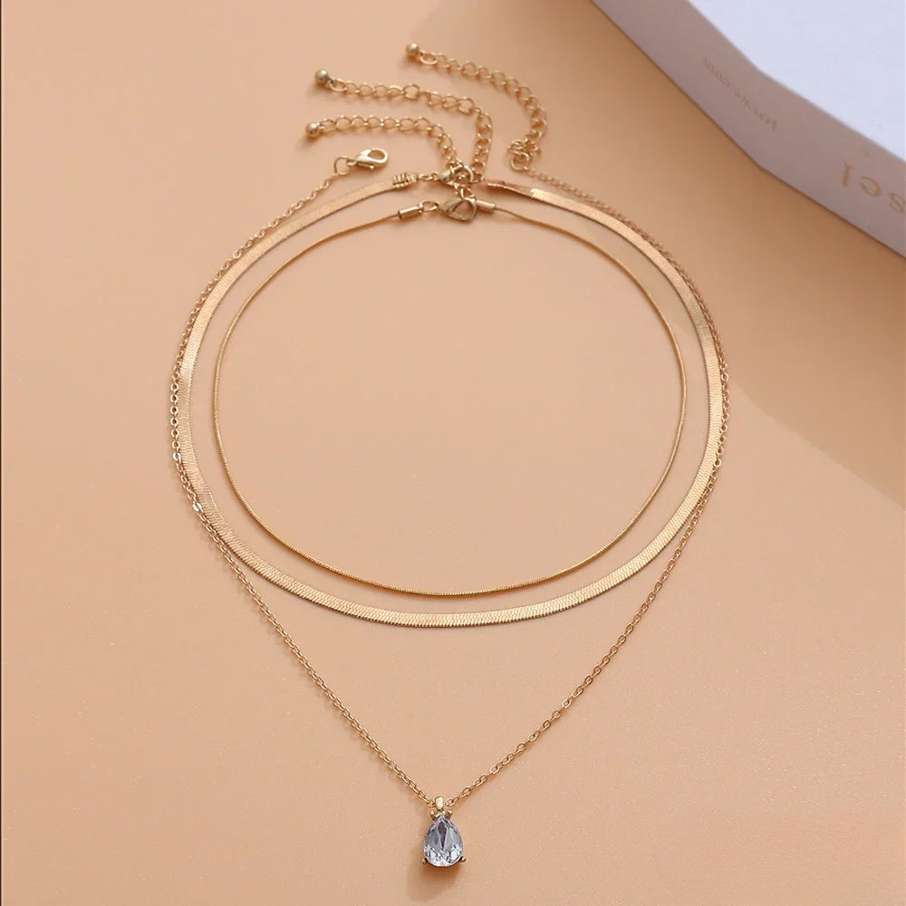 Collier à plusieurs rangs avec pendentif