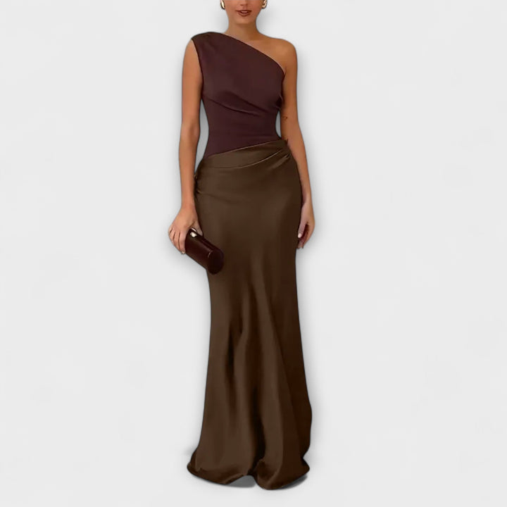 Élégante robe maxi plissée à une épaule