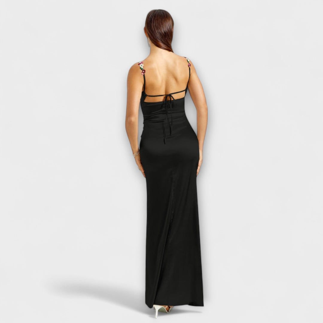 Eira | Robe en satin ornée à lacage dans le dos