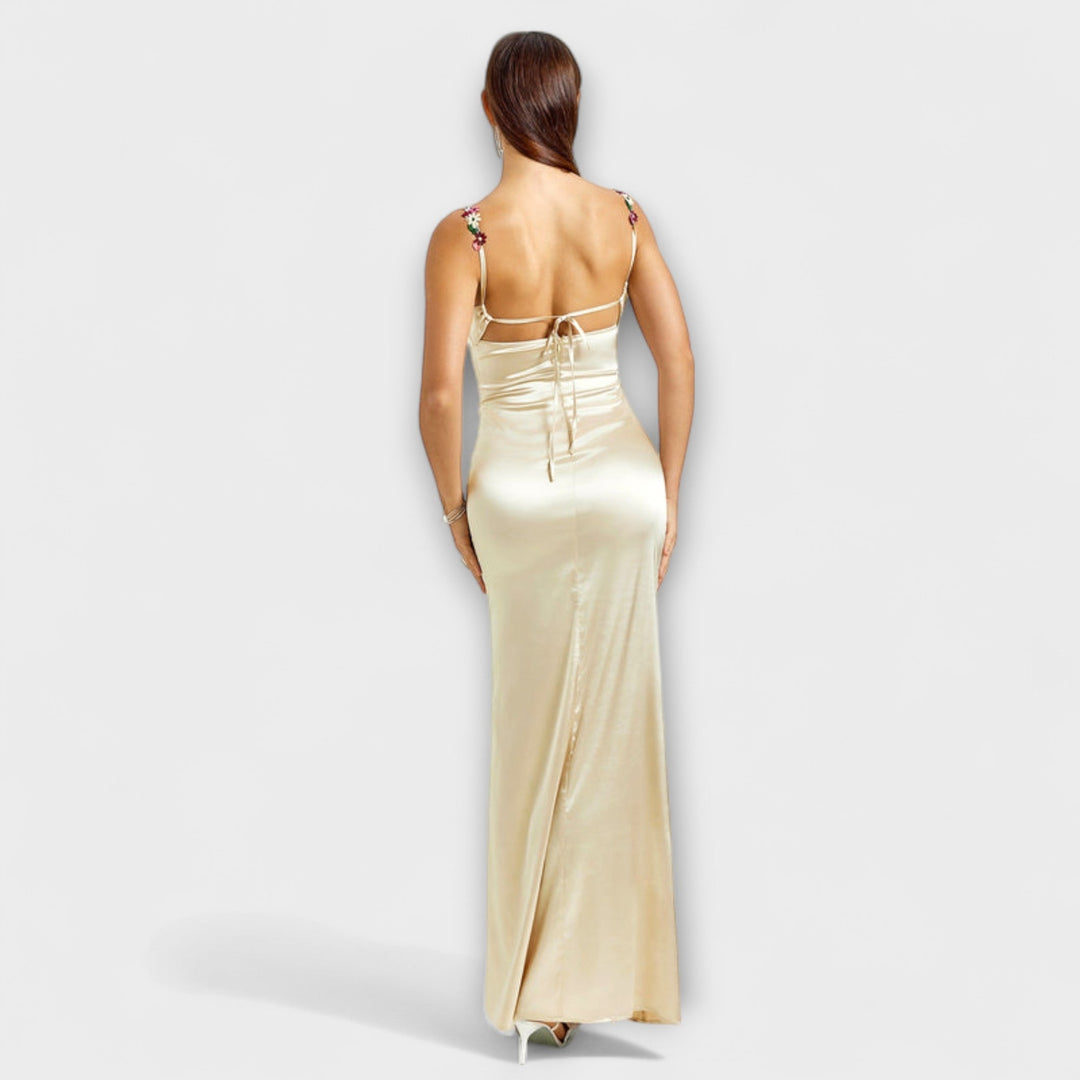 Eira | Robe en satin ornée à lacage dans le dos