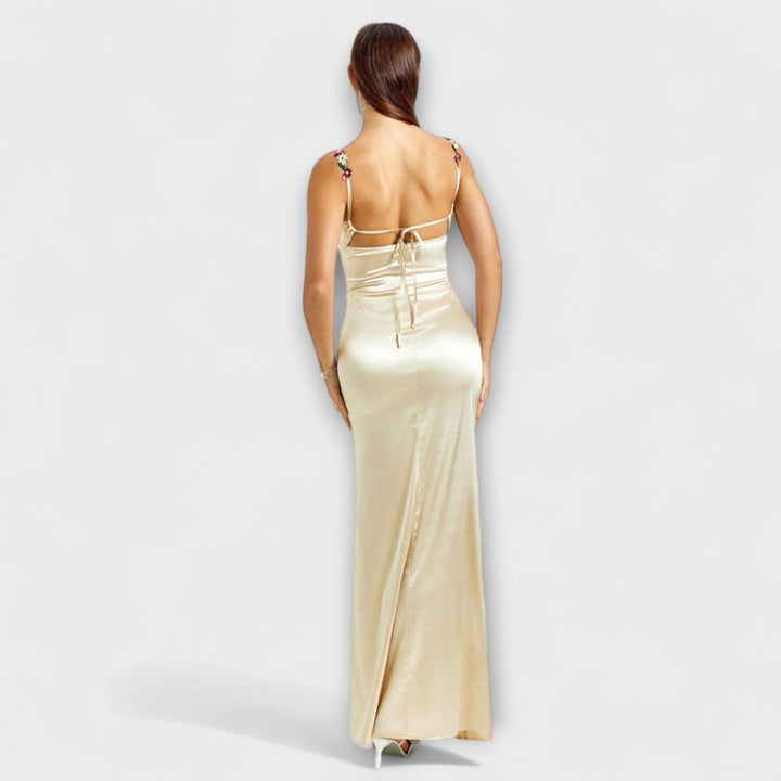 Eira | Robe en satin ornée à lacage dans le dos