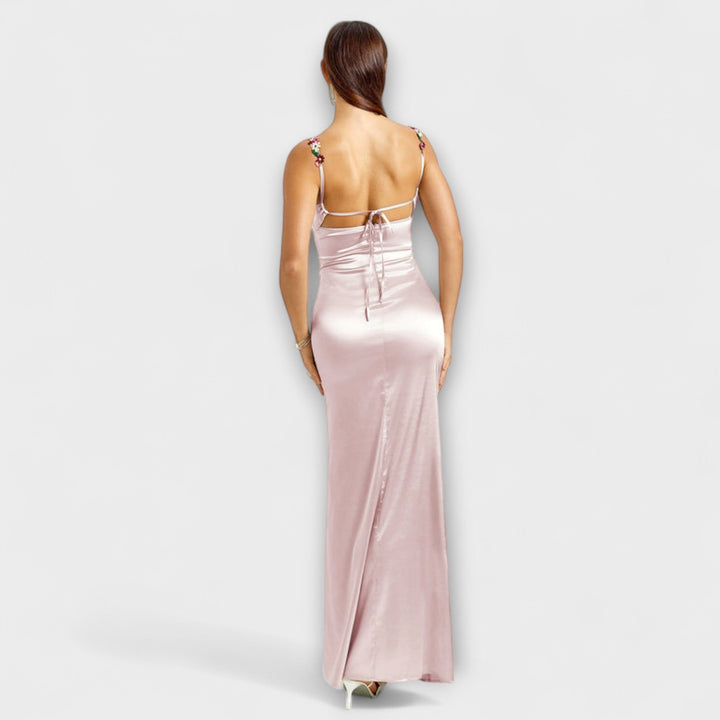 Eira | Robe en satin ornée à lacage dans le dos