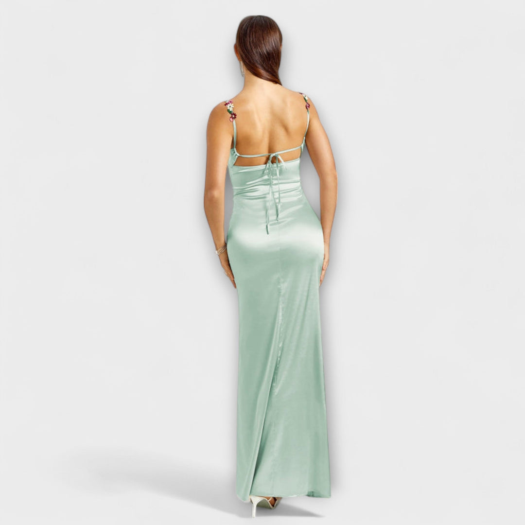 Eira | Robe en satin ornée à lacage dans le dos