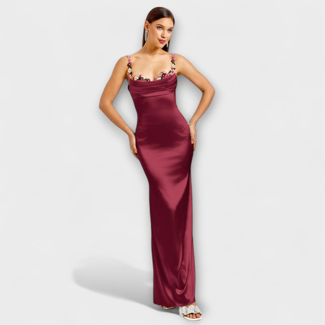Eira | Robe en satin ornée à lacage dans le dos