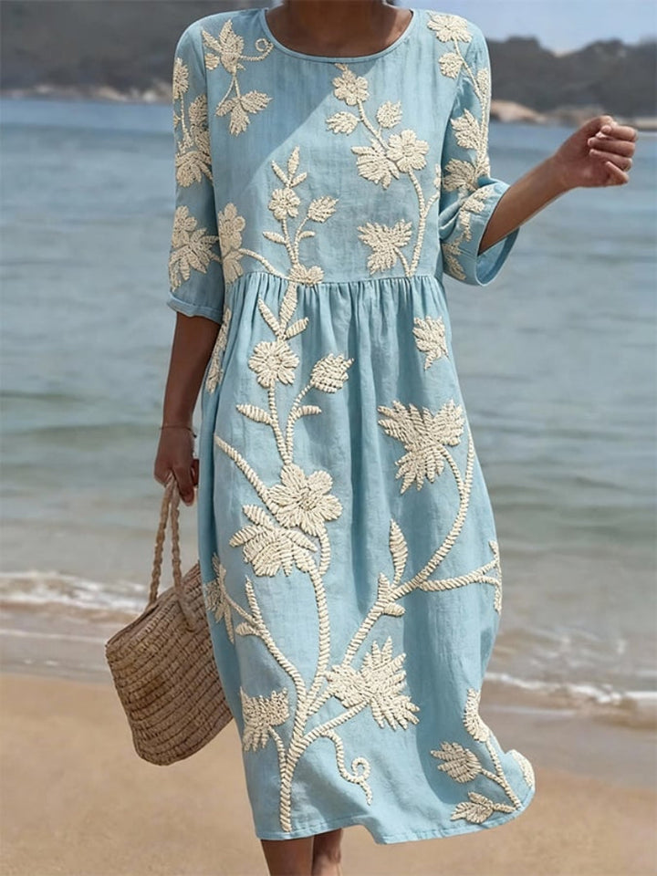 Robe d'été bleue aux touches florales