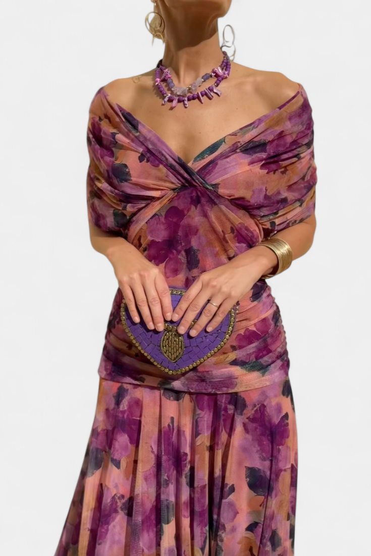 Magda | Longue robe fleurie à col en V et taille plissée