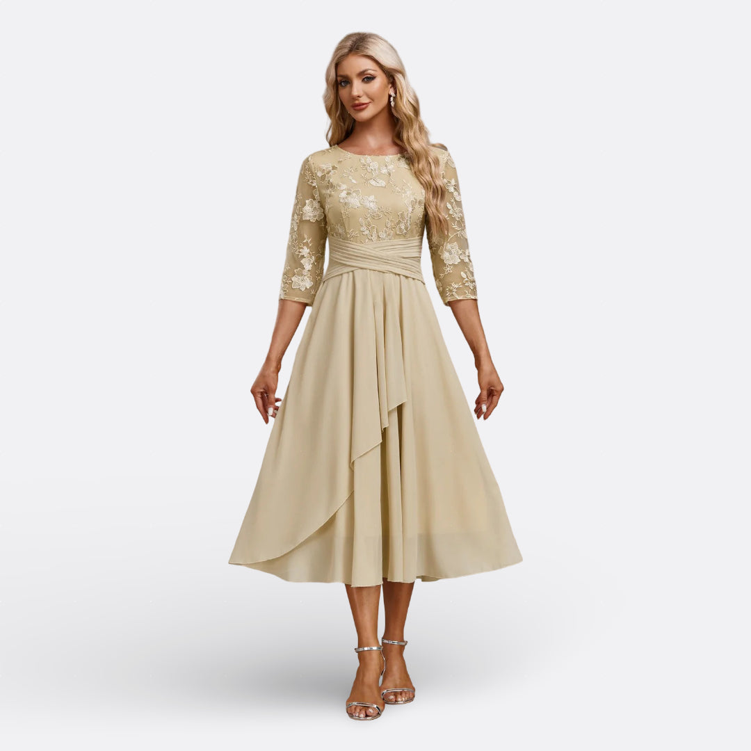 Mariana | Robe en dentelle bleu marine à manches courtes