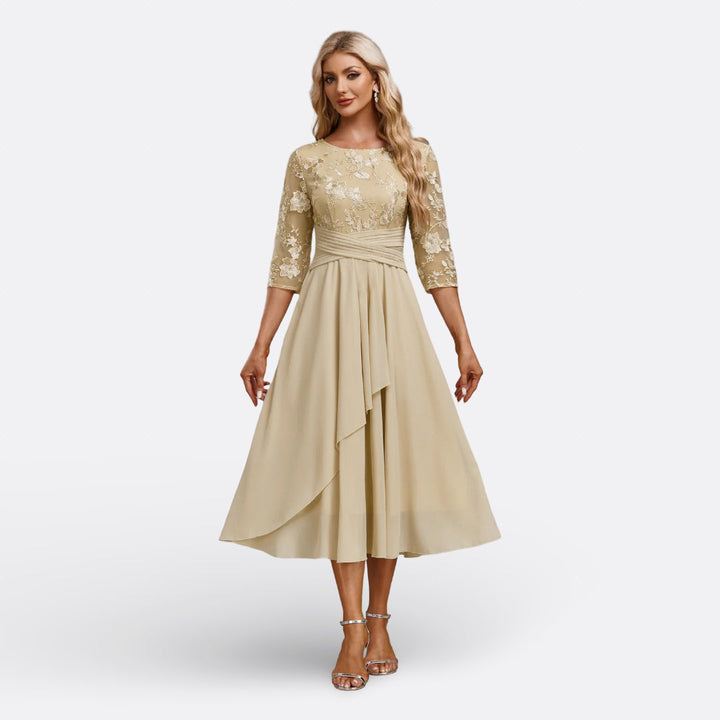 Mariana | Robe en dentelle bleu marine à manches courtes