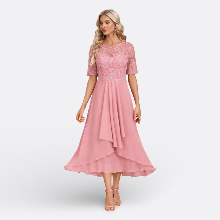 Mariana | Robe en dentelle bleu marine à manches courtes