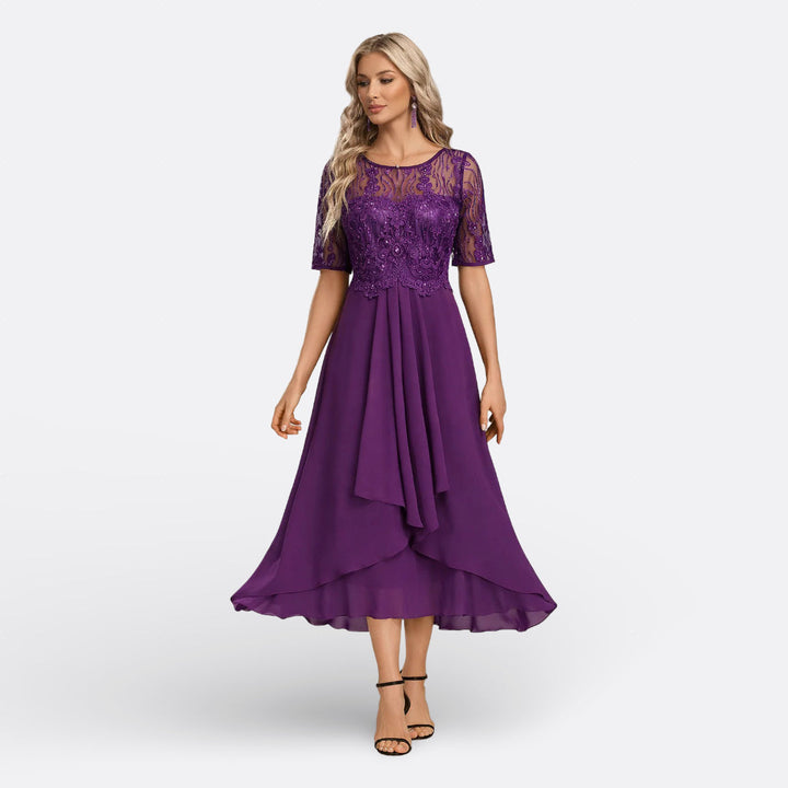 Mariana | Robe en dentelle bleu marine à manches courtes
