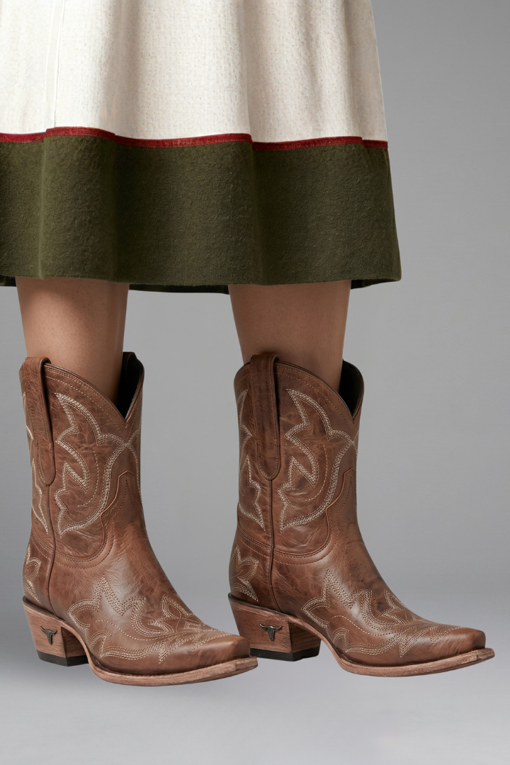 Isabelle | Bottes à détails brodés pour toutes les saisons