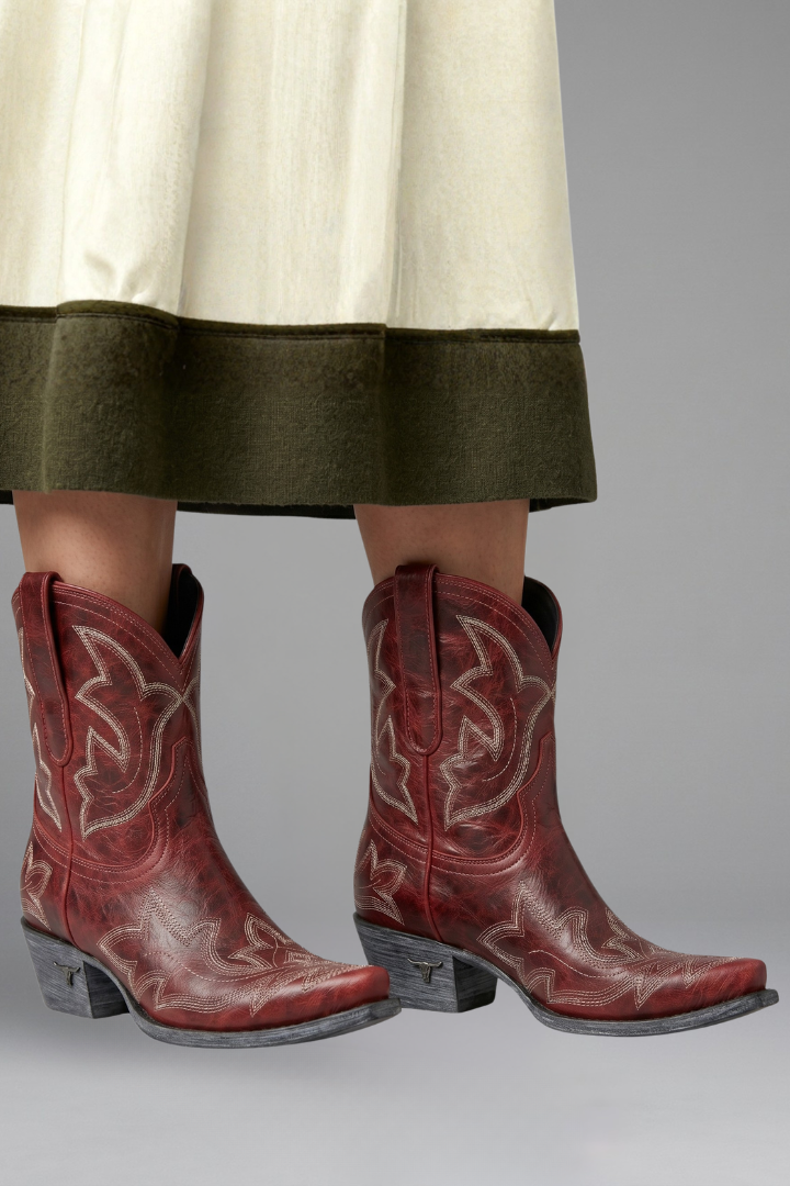 Isabelle | Bottes à détails brodés pour toutes les saisons