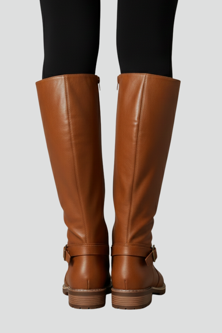 Katrin | Bottes hautes à extérieur sobre et détail de boucle