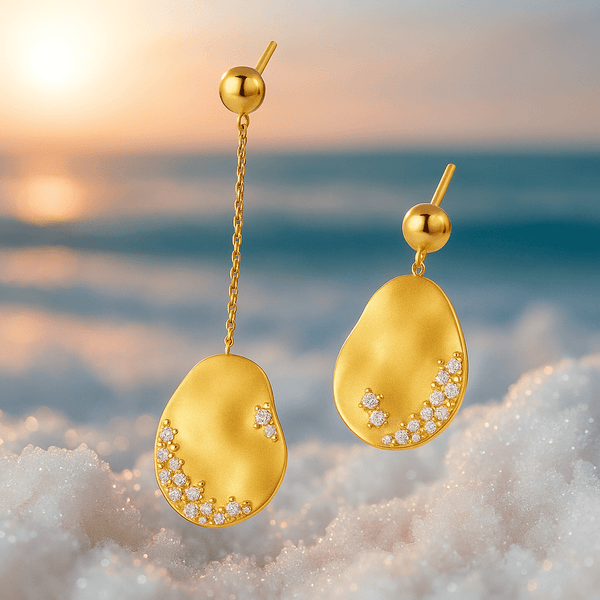 Boucles d'oreilles dorées en forme de goutte avec cristaux