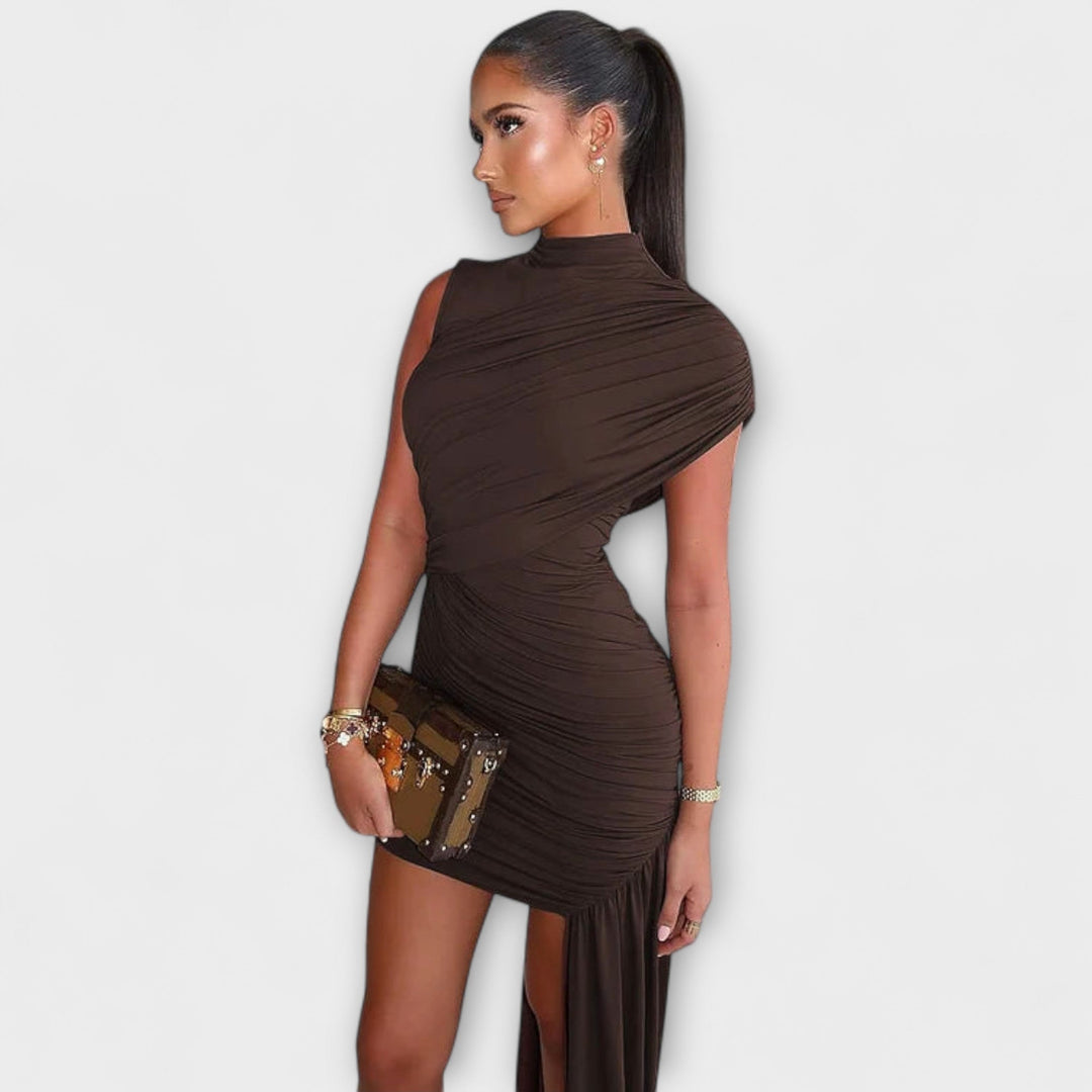 Lila | Robe chic cintrée à col rond et plissé